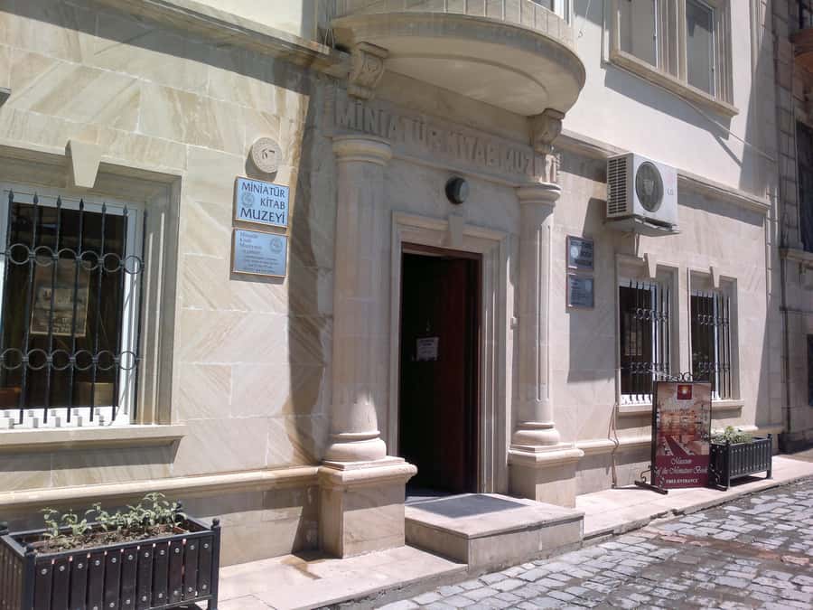 Best of Baku: 4-Hour City Tour Historic and Modern Landmarks - The Old City’s small sights and major monuments