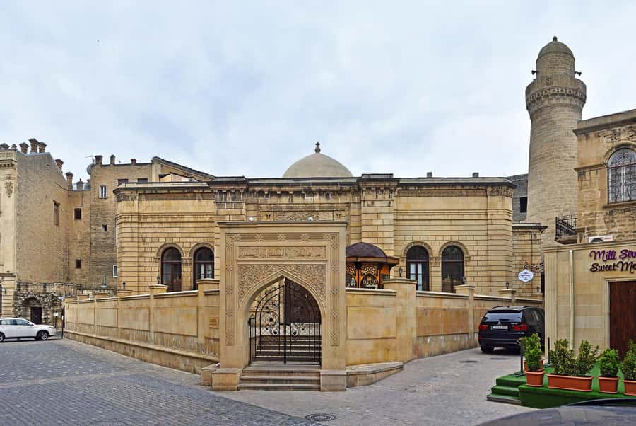 Best of Baku: 4-Hour City Tour Historic and Modern Landmarks - The funicular and Blue Mosque connection