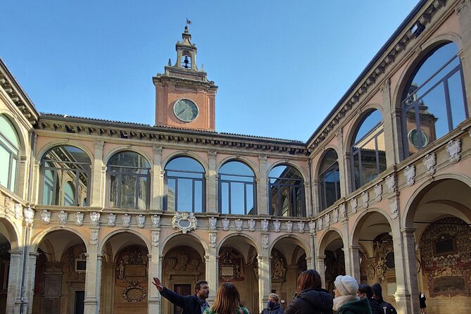 Best of Bologna in one day : Food, architecture, art and history - San Giacomo Maggiore and the Oratory of Santa Cecilia