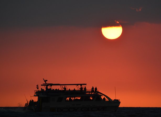 Big Island Historical Dinner Cruise to Kealakekua Bay - Leaving Kailua Pier at 4 p.m.