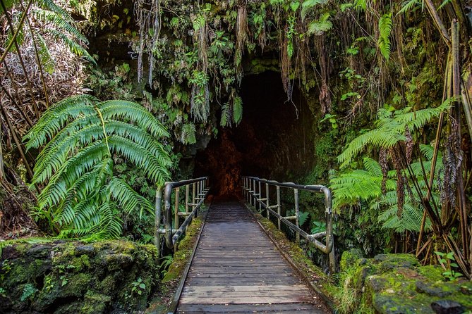 Big Island in a Day: Volcanoes Waterfalls Sightseeing and History - Waipio Valley and the Hamakua Coast