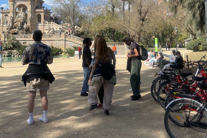 Bike Tour in Barcelona: History, Architecture and Culture - Gothic Quarter: cathedral and political square