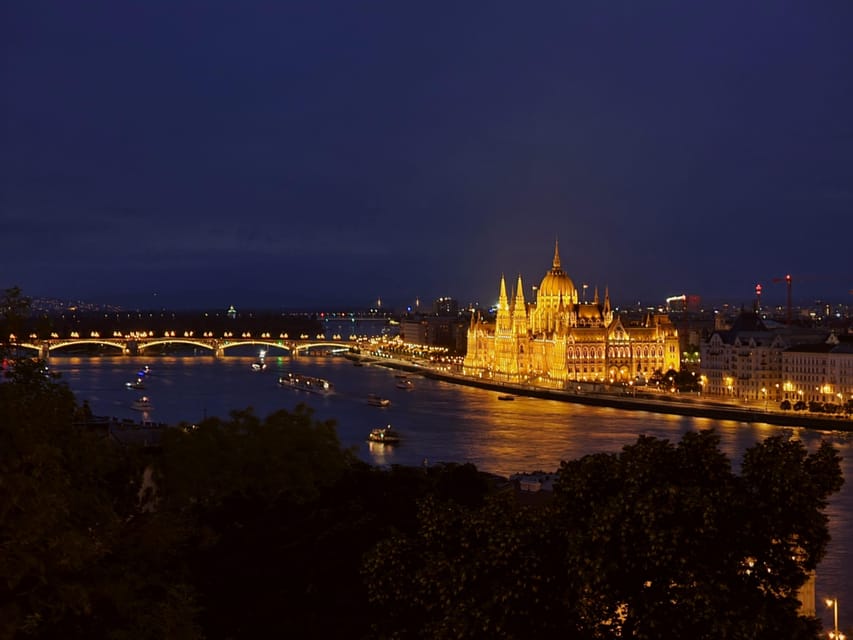BloodThirsty Hungary: Walking tour & Dark Historical Stories - Ősforrás, views, and the Castle Hill route