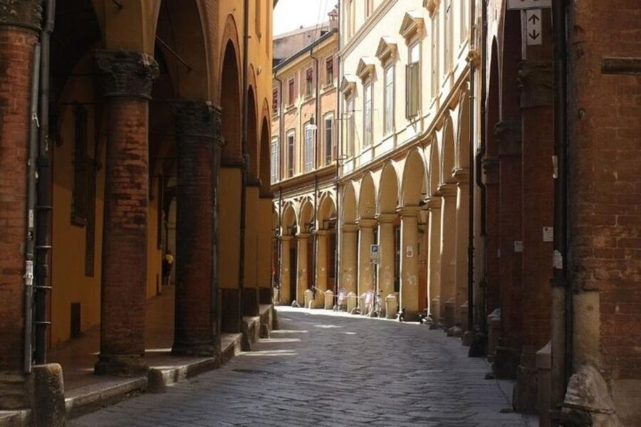 Bologna : Historic Center Walking Tour - The Two Towers, Bologna’s medieval skyline