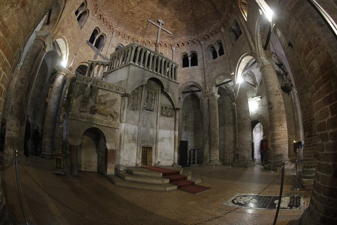 Bologna historical art walking tour with hidden gems and tastings - The Archiginnasio and the old university