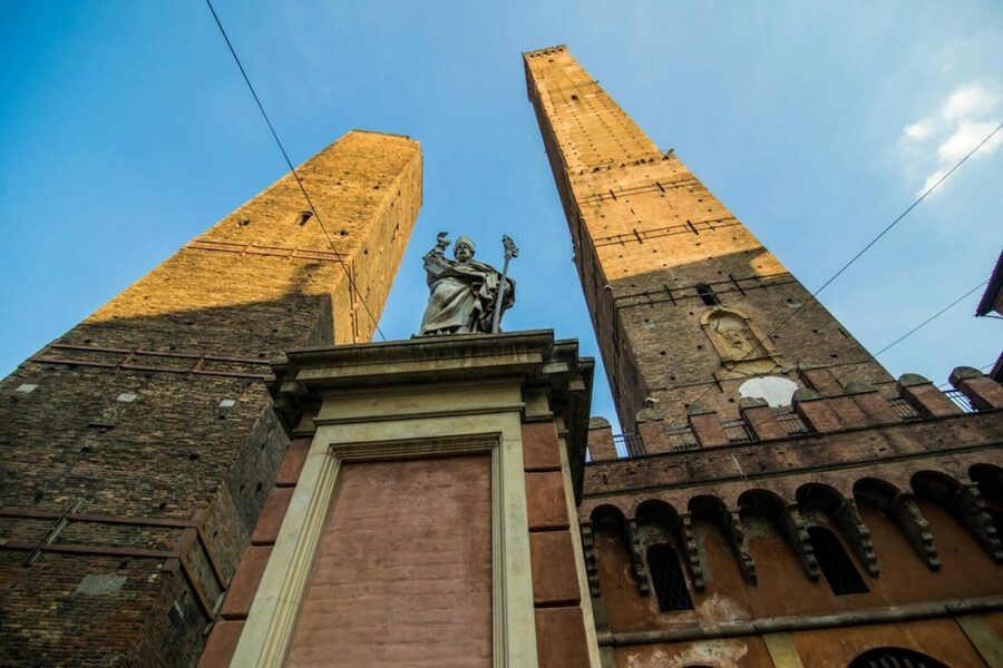 Bologna: Private Top Historical Sites Guided Walking Tour - Mercato di Mezzo and Bologna’s food culture