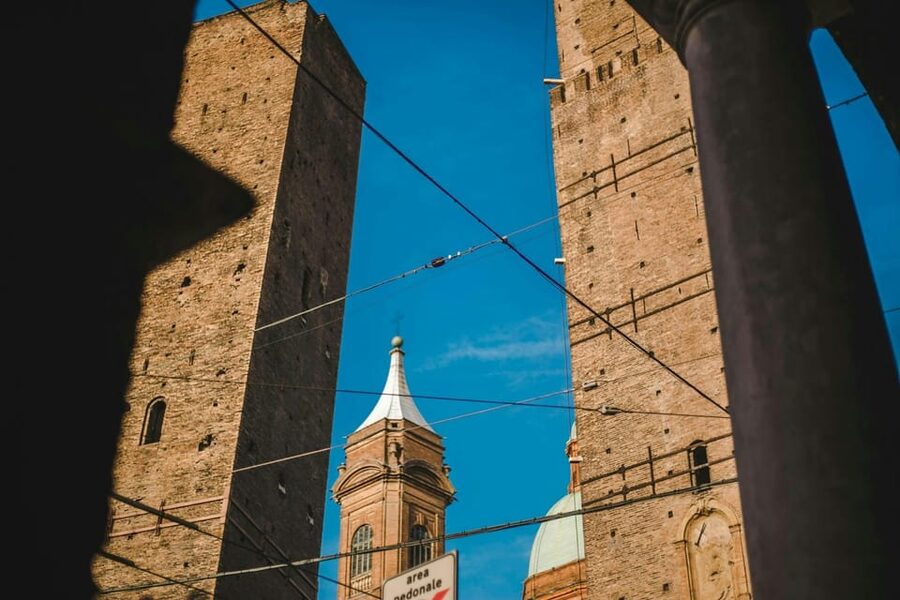 Bologna: Private Top Historical Sites Guided Walking Tour - What two hours really gives you