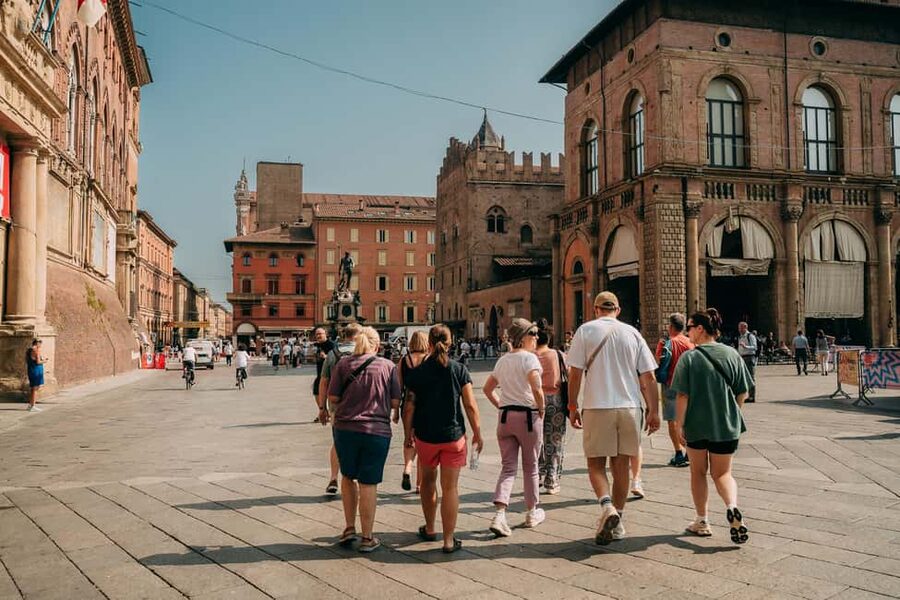 Bologna: Small-Group Tour with the Historic Archiginnasio - Starting in Piazza Maggiore