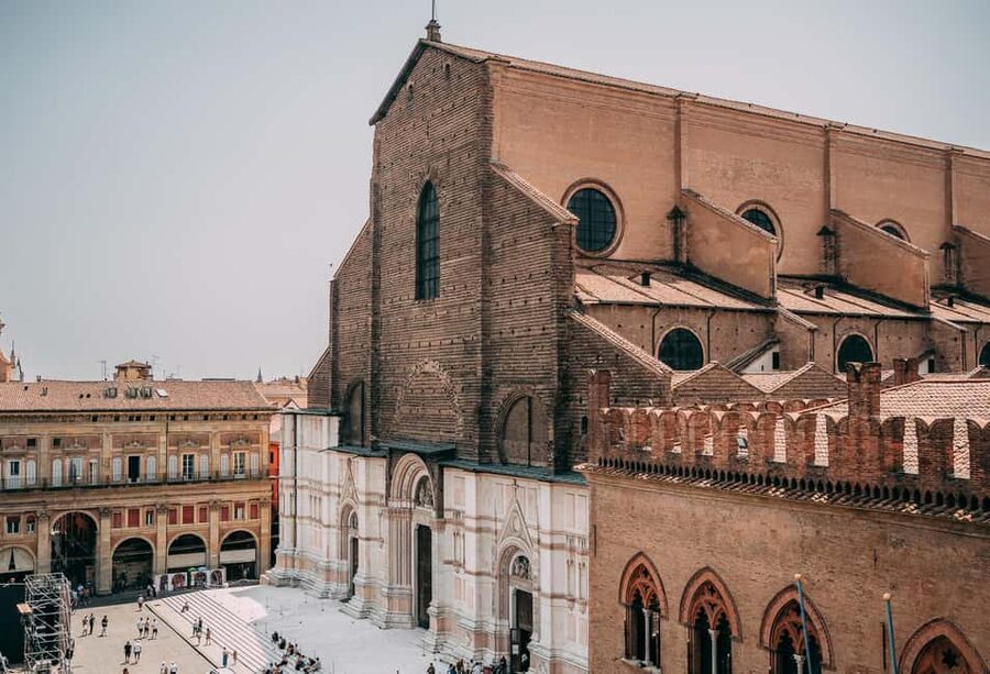 Bologna: Small-Group Tour with the Historic Archiginnasio - Tasting Bologna at Quadrilatero Market