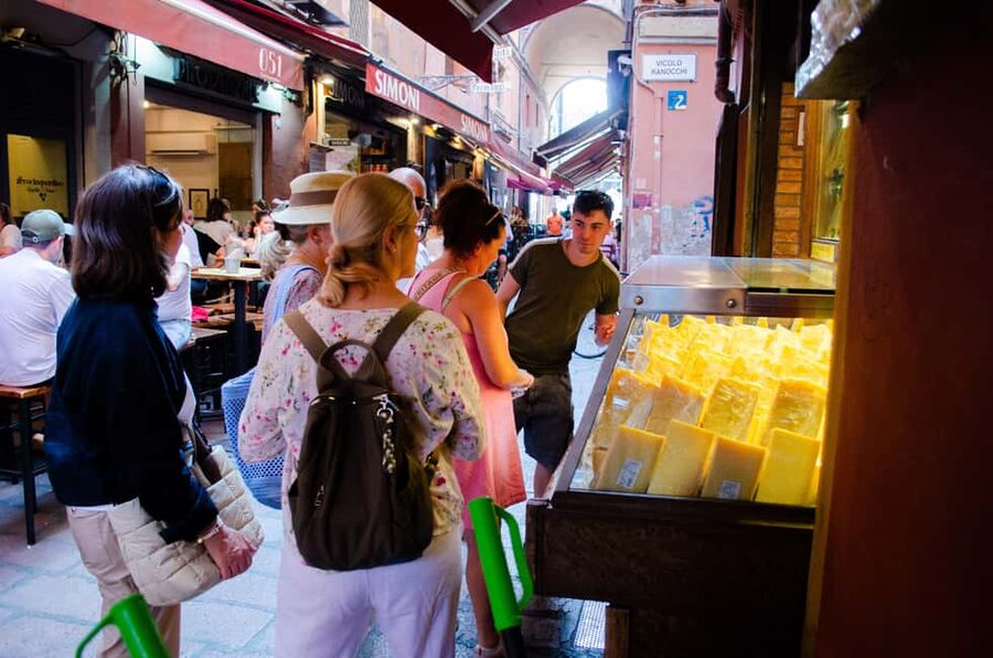 Bologna: Street Food Tour in the Historic Center - The first tastings: cheese, tigelle, and warm bread