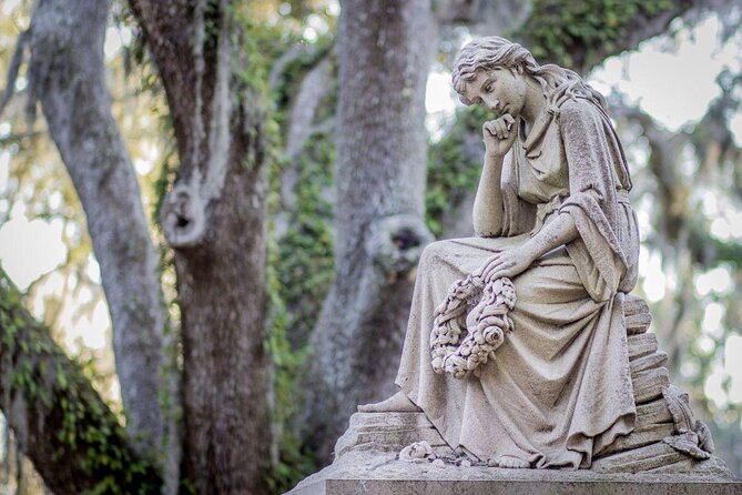 Bonaventure Cemetery & Wormsloe State Historic Site Tour - Walking through Bonaventure Cemetery