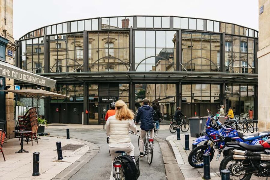 Bordeaux: Historic Center & Chartrons District Bike Tour - What the guides add