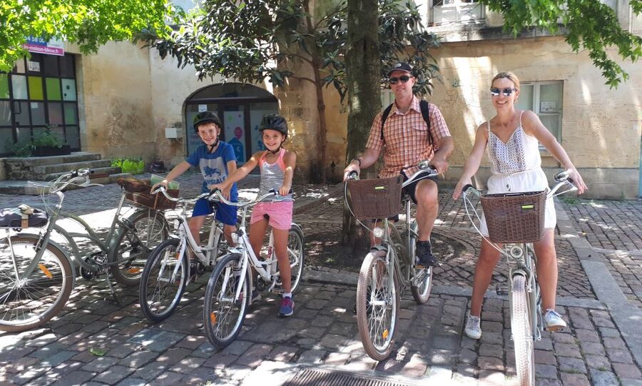 Bordeaux: Top Landmarks & Historic Bike Tour - Starting at Place Raymond Colom