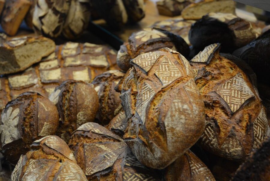 Bordeaux: Walking Tour of the City's Best Bakeries - Bordeaux’s monuments between bites