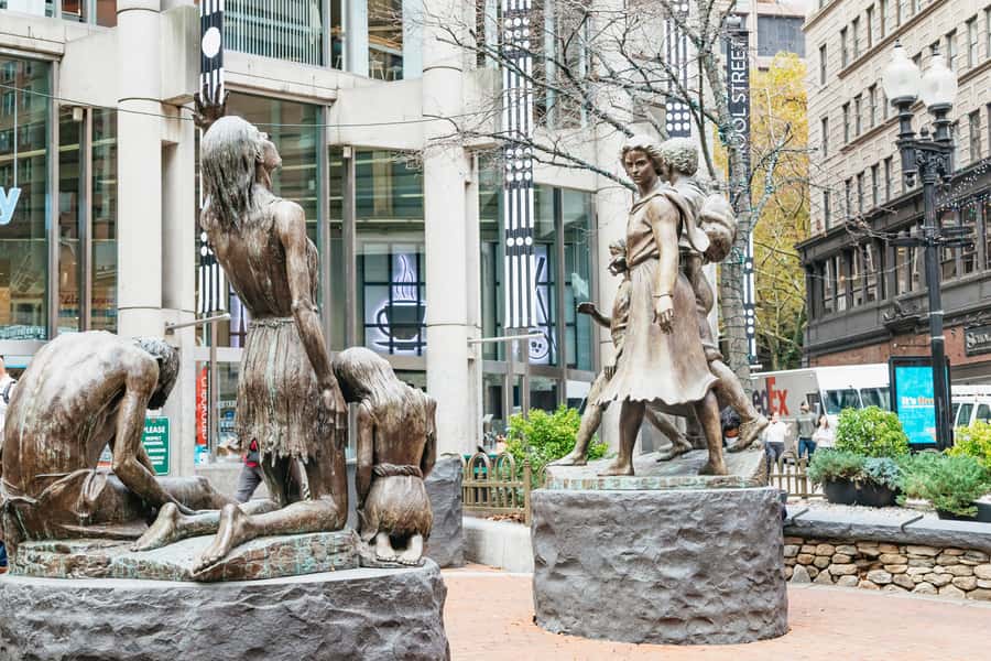 Boston: 2-Hour Historic Walking Tour - Beacon Hill’s gaslights and Louisburg Square