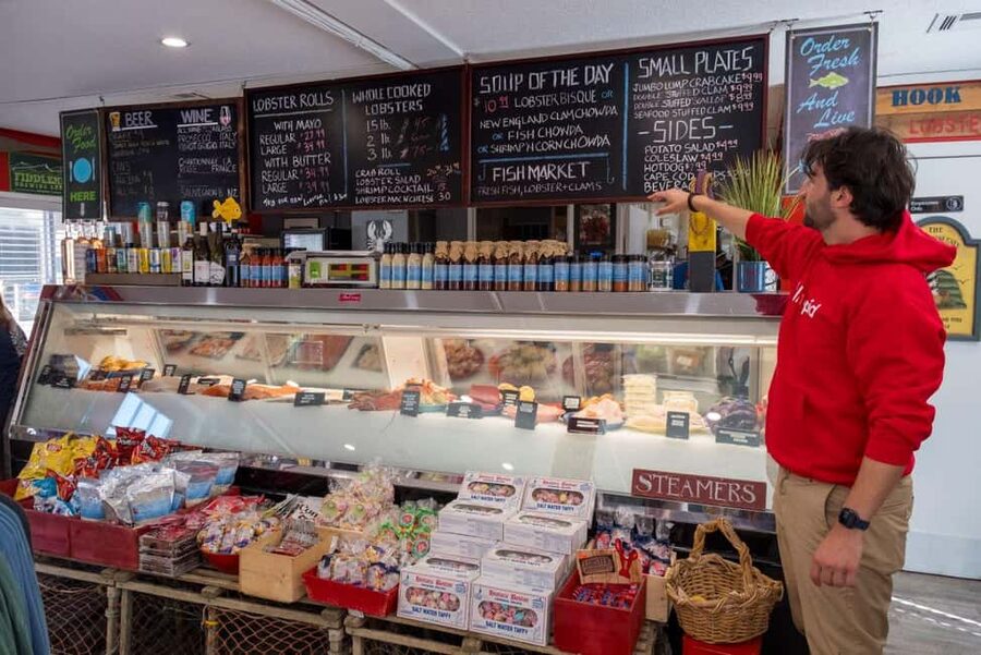 Boston: Guided Seafood Tasting and History Tour - Fort Point Channel and the final seafood bite