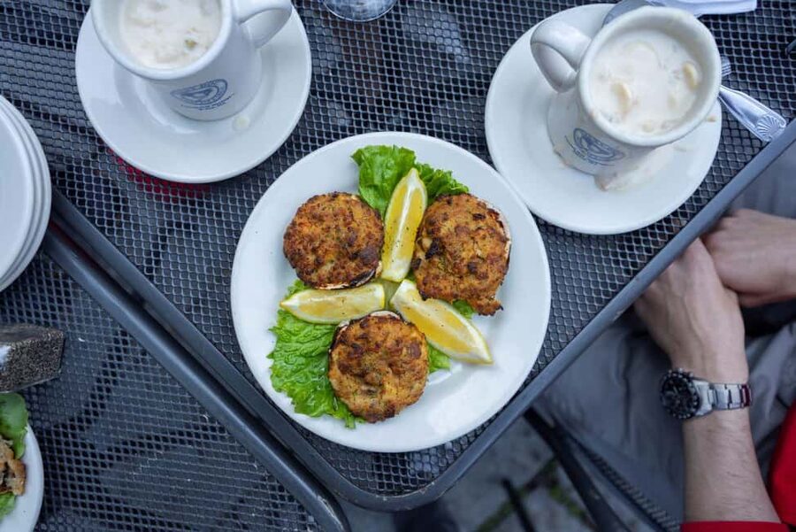 Boston: Guided Seafood Tasting and History Tour - The guides shape the experience