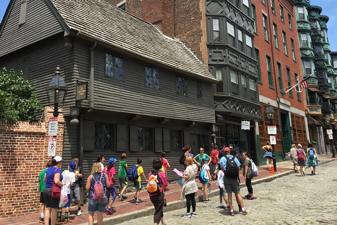 Boston Seafood Lovers Food and History Walking Tour - What the guide adds to the meal