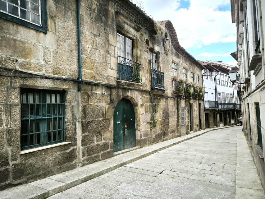Braga & Guimarães Tour: Small Historical Group Tour - Guimarães and the beginnings of Portugal