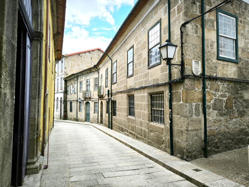 Braga & Guimarães Tour: Small Historical Group Tour - The guides are the heart of the experience