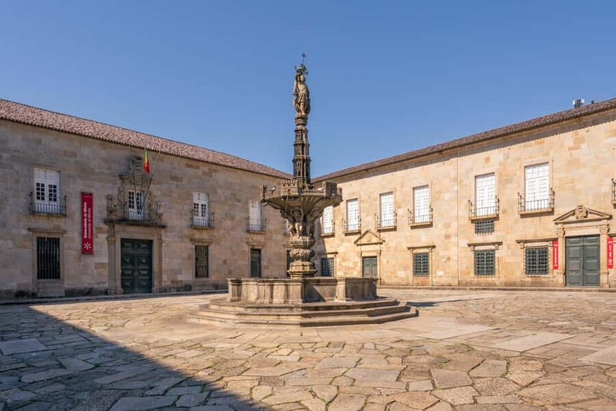 Braga: Private & Flexible Walking Tour in Historic Center - Finishing at the Biscaínhos Museum