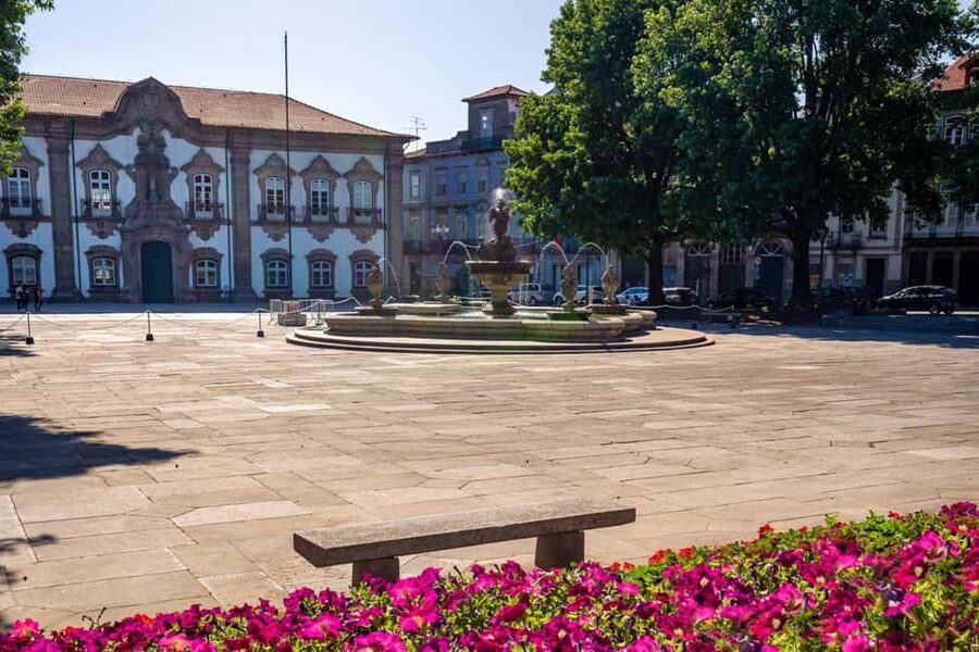 Braga: Private & Flexible Walking Tour in Historic Center - How the Walkbox App Works