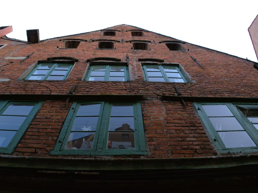 Bremen: Walking Tour of Historic Schnoor District - Small shops, goldsmiths, and local handicrafts