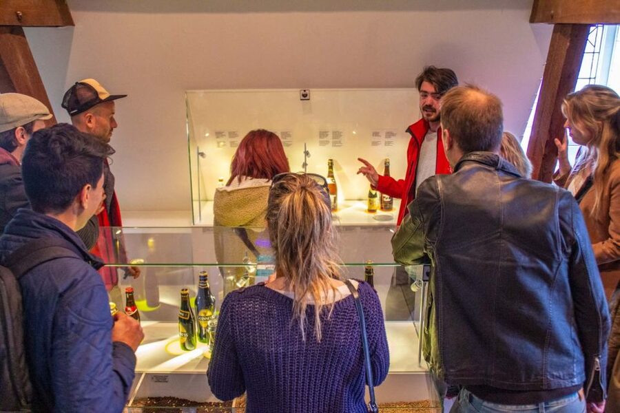 Bruges: History, Chocolate and Beer Walking Tour - Chocolate from cocoa bean to praline