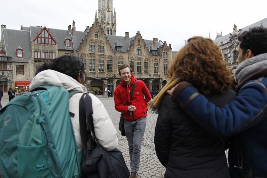 Bruges: History, Chocolate and Beer Walking Tour - What the guides add to the experience