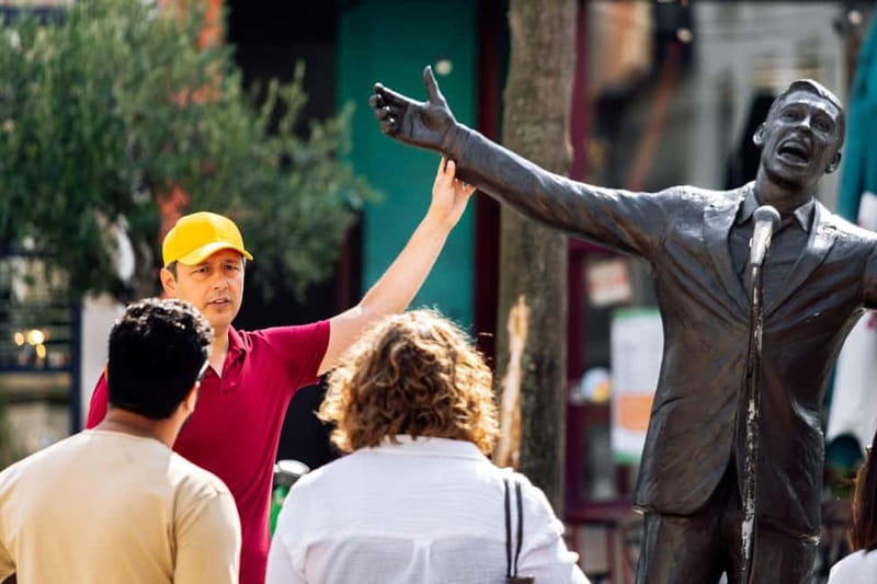 Brussels: Historical Tour with Chocolate & Waffle Tasting - Key points at a glance