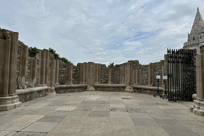 Buda Castle Tour: History and Architecture - Bécsi Kapu Square and the National Archives