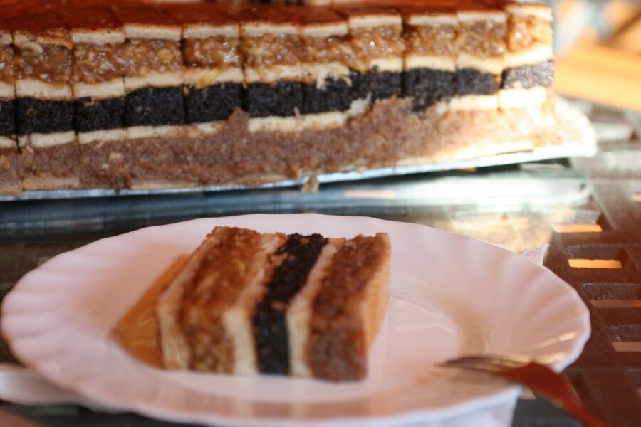 Budapest Grand Half-Day Jewish Heritage Tour - Kosher cake, coffee, and a pause