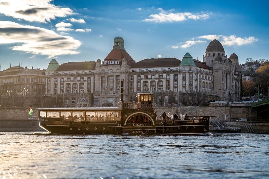 Budapest: Historic Cruise with Welcome Drink - Using the phone audio guide without missing the views
