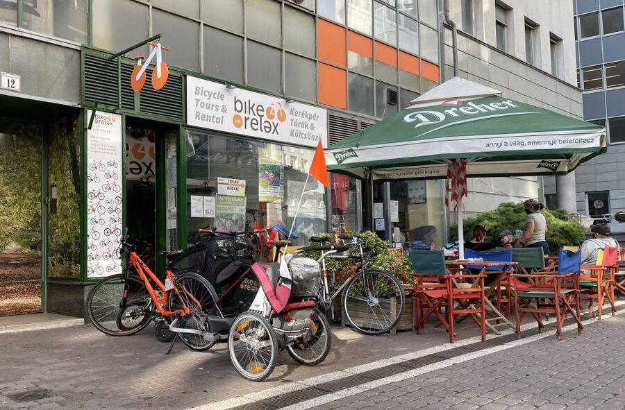 Budapest: Historic Downtown Bicycle Ride with Scenic Views - Price, pace, and what to bring