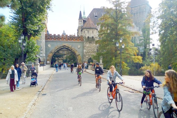 Budapest Historic Downtown Bicycle Tour in small groups - Rudas Baths, Liberty Bridge, and Central Market