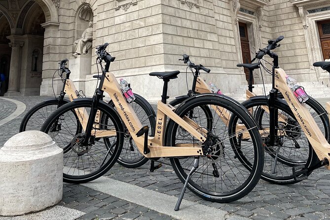 Budapest: Historic Downtown ride on E-Bicycles Buda & Pest - Crossing the Chain Bridge and climbing Castle Hill
