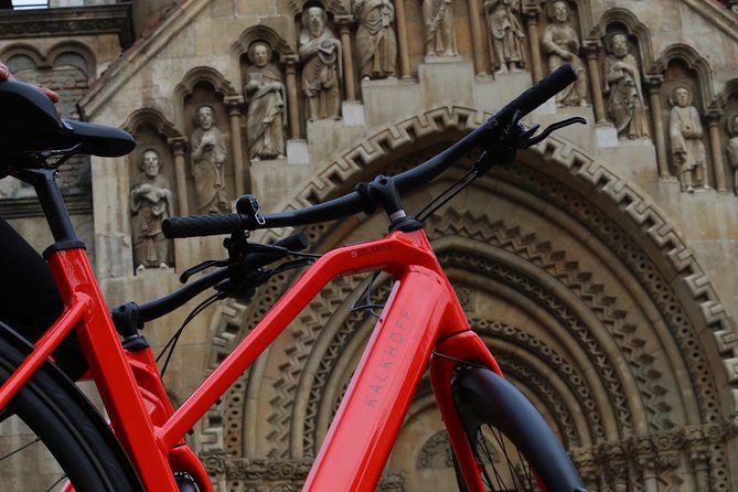 Budapest: Historic Downtown ride on E-Bicycles Buda & Pest - Starting in the Jewish District at Gozsdu Udvar