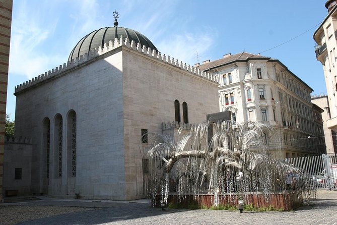 Budapest Jewish Heritage Memorial Walking Tour & Synagogue Entry - Kazinczy Street Synagogue and the kosher café stop
