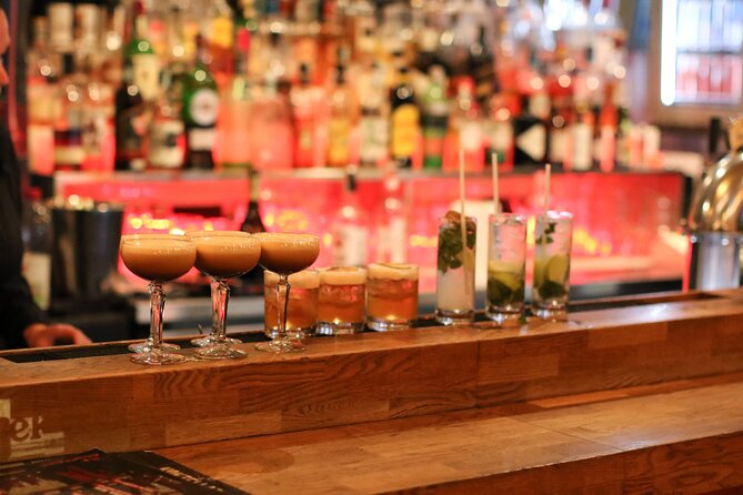 Budapest: Nightlife Bar Crawl Walking Tour - Beer and a slower pause on Király utca