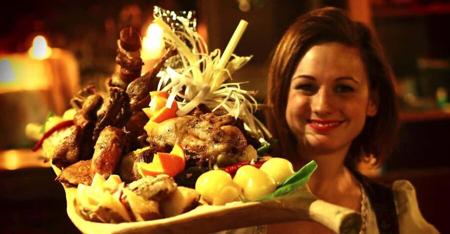 Budapest: Sir Lancelot Medieval Dinner with Drink and Show - Choosing between the three steak menus