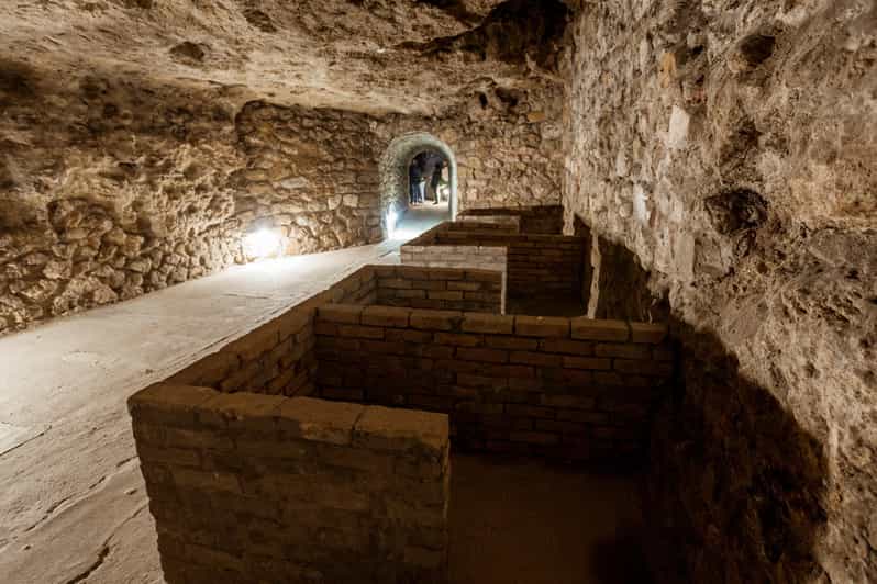 Budapest: The WWII Siege of Buda Castle & Bomb Shelter Tour - The cellar and original bomb shelter