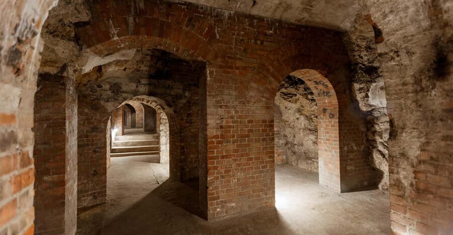 Budapest: The WWII Siege of Buda Castle & Bomb Shelter Tour - Starting at De la Motte Palace