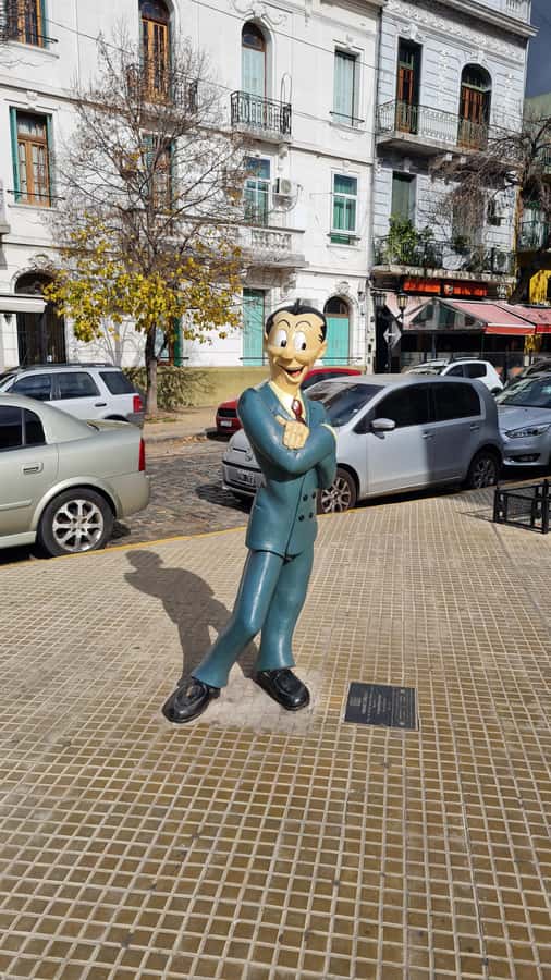 Buenos Aires: San Telmo, History, Bars, and Tango! - Mafalda brings Buenos Aires culture to the sidewalk