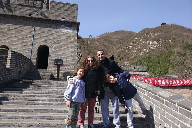 BusDa-Ancient Great Wall &Badaling Great Wall Full-day Bus Tour - The guides can make the group format work