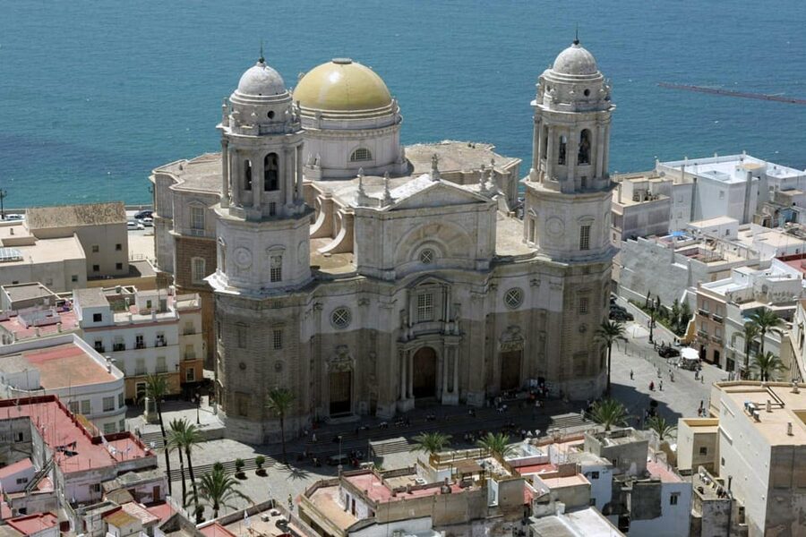 Cadiz: Medieval Tour - The Gates of Earth and the old defenses