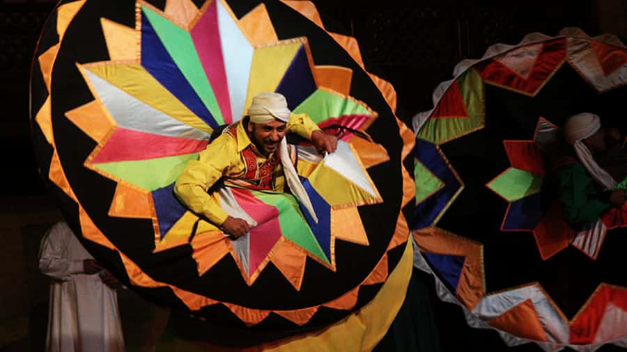 Cairo: Egyptian Heritage Tanoura Dancing Troupe Show - Live folk music before the whirling dervishes