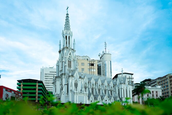 Cali: Walking tour of the historic center - Theaters, churches, and the machinery of government
