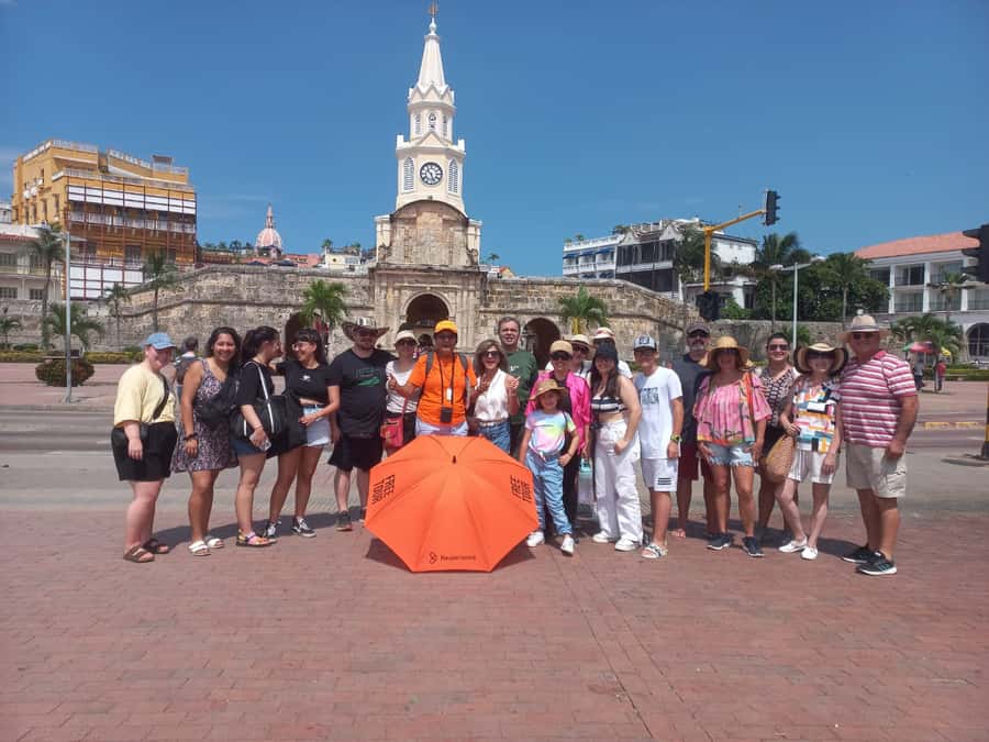 Cartagena: Historic Center and Getsemaní Shared Walking Tour - Plaza Bolívar and a brief pause in the shade