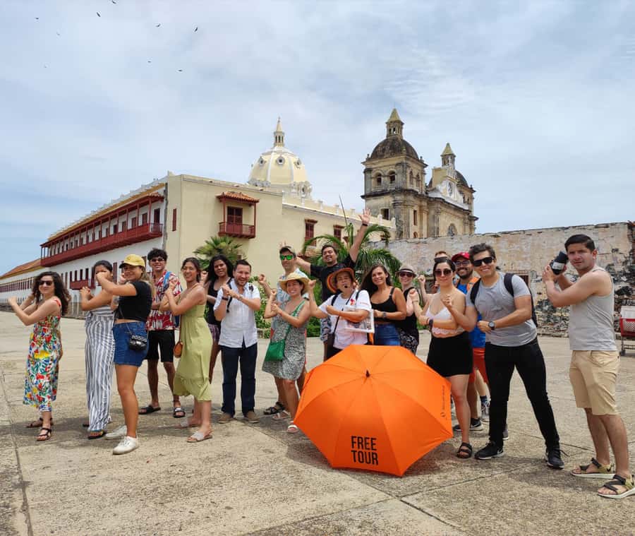 Cartagena: Historic Center and Getsemaní Shared Walking Tour - Getsemaní’s umbrellas, graffiti, and street life