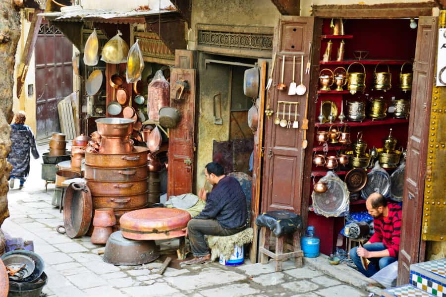 Casablanca to Fez: Scenic & Historical Day Trip with Lunch - Leather, fountains, and the old craft economy